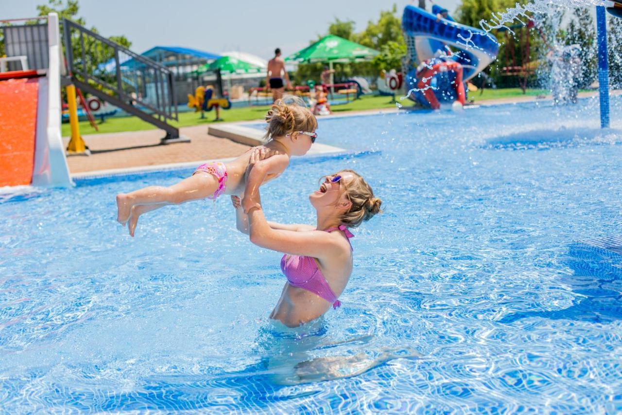 Sportium Hotel Ochakiv Esterno foto